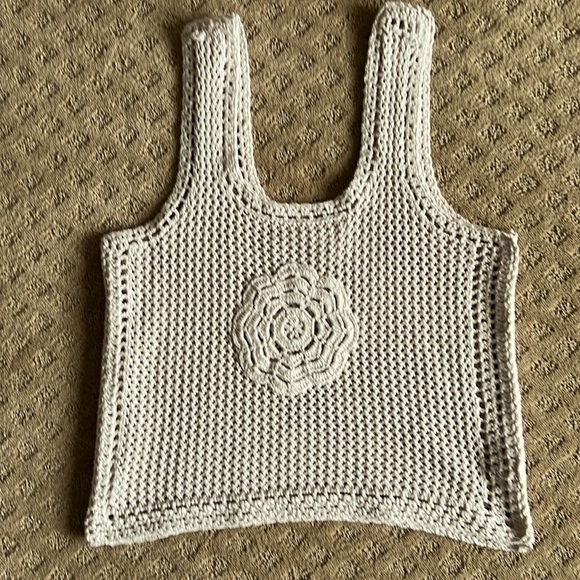 NWOT Jessica Simpson Crochet Flower Tank - Picture 2 of 9